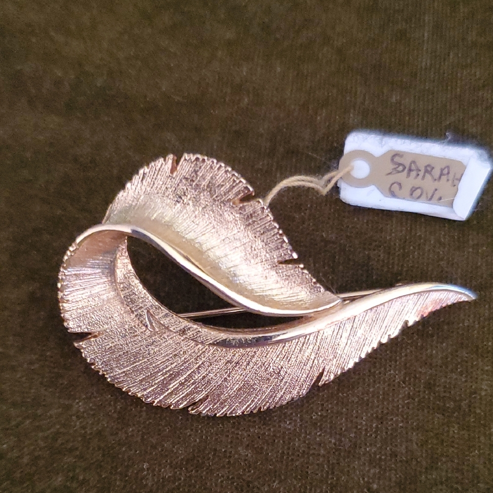 Sarah‎ Coventry Elegant Gold-Toned Brooch